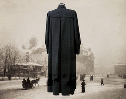 pusa-roth-mantaua-teatru